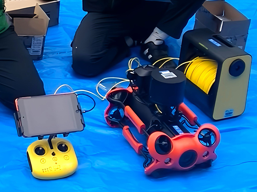 ROV（水中ドローン）